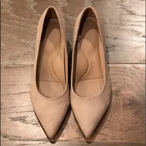 Uniqlo Chunky Block Heeled Pointy Pump